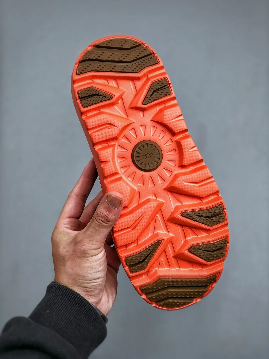 Local self-pickup 💰560 supports store delivery. Same style as Wang Yibo, the latest official revision and new style! The platform is exclusively for foreign trade UGG Tasman GTX winter neutral small potato snow shoes 1172790 Produced by the ten-year-old brand shoemaking factory production line. Pay attention to every detail. Longfeng A-grade genuine sheep fur is integrated. Created in full compliance with the ZP process. Size: 37-45